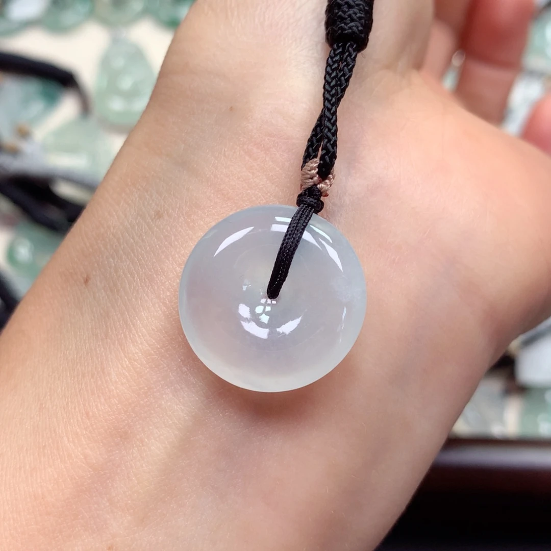 翡翠未镶嵌颈饰平安扣