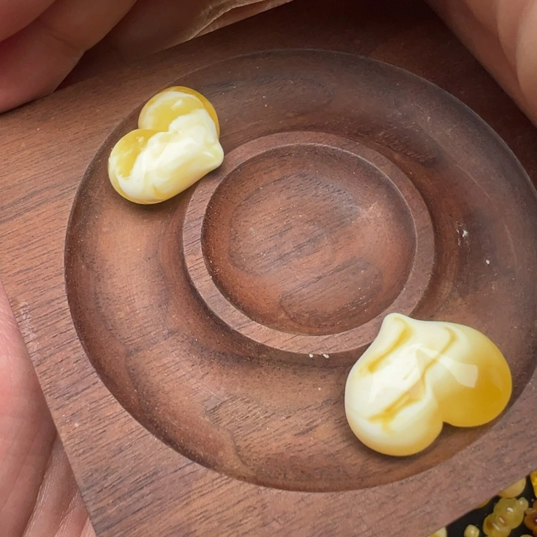 琥珀未镶嵌裸石对屁桃可定制耳环5.39克