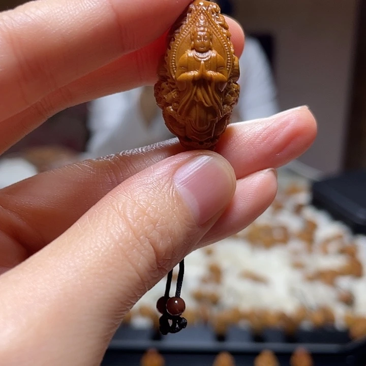 橄榄核吊坠九龙观音