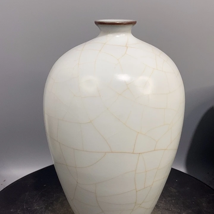 官窑梅瓶造型美观