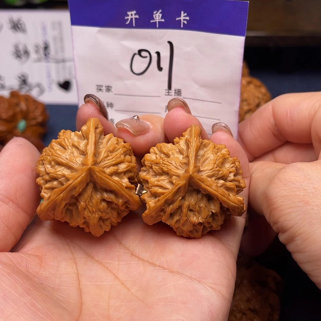 文玩核桃吊坠盘山三棱38+