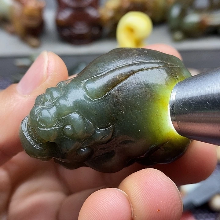 未镶嵌蛇纹石玉颈饰