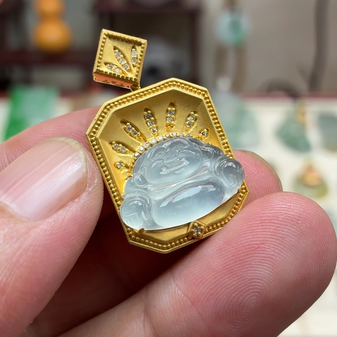 翡翠18K金镶嵌颈饰