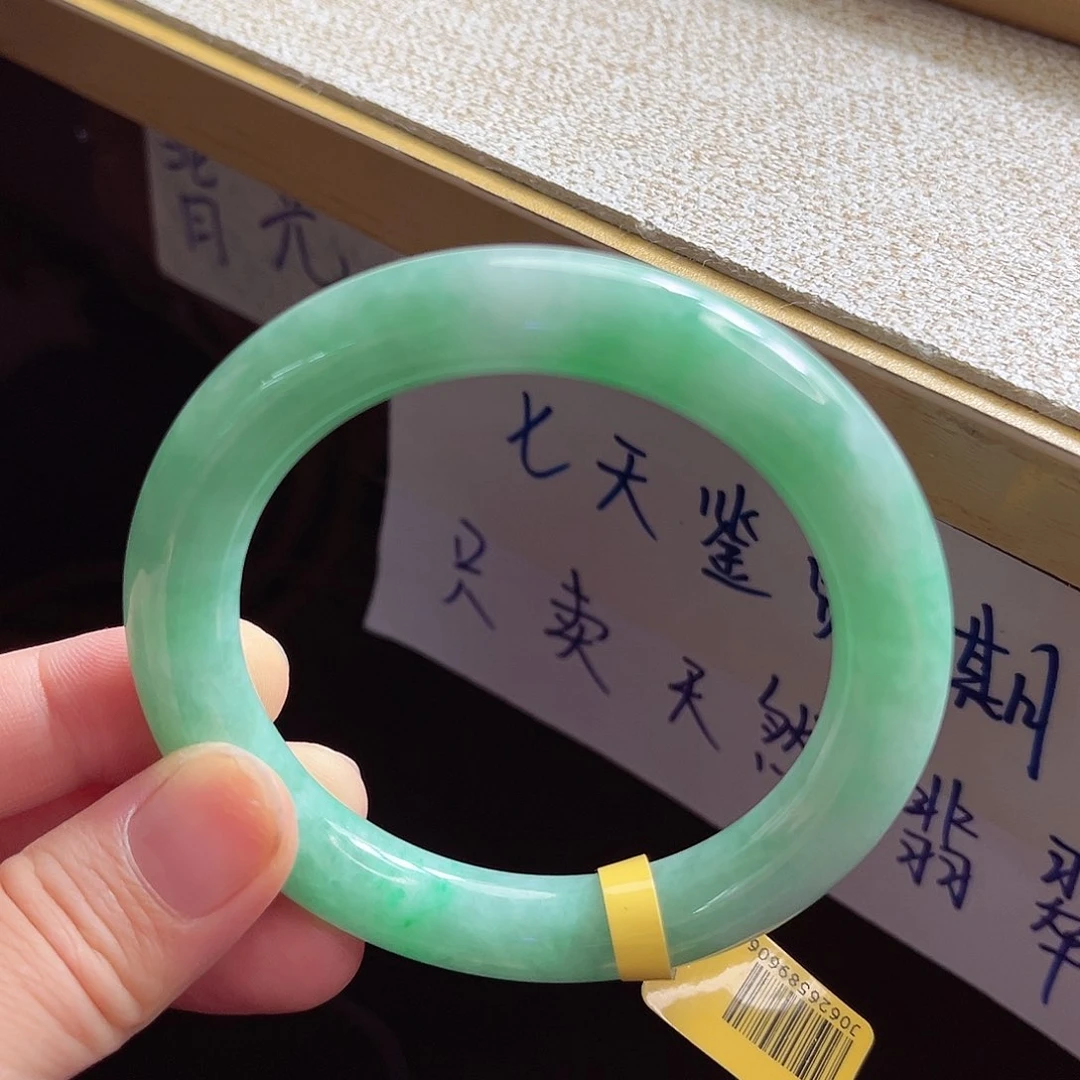 翡翠手镯未镶嵌手镯