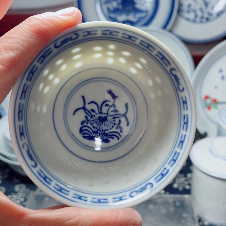 青花玲珑兰花小茶碗玩玉底款