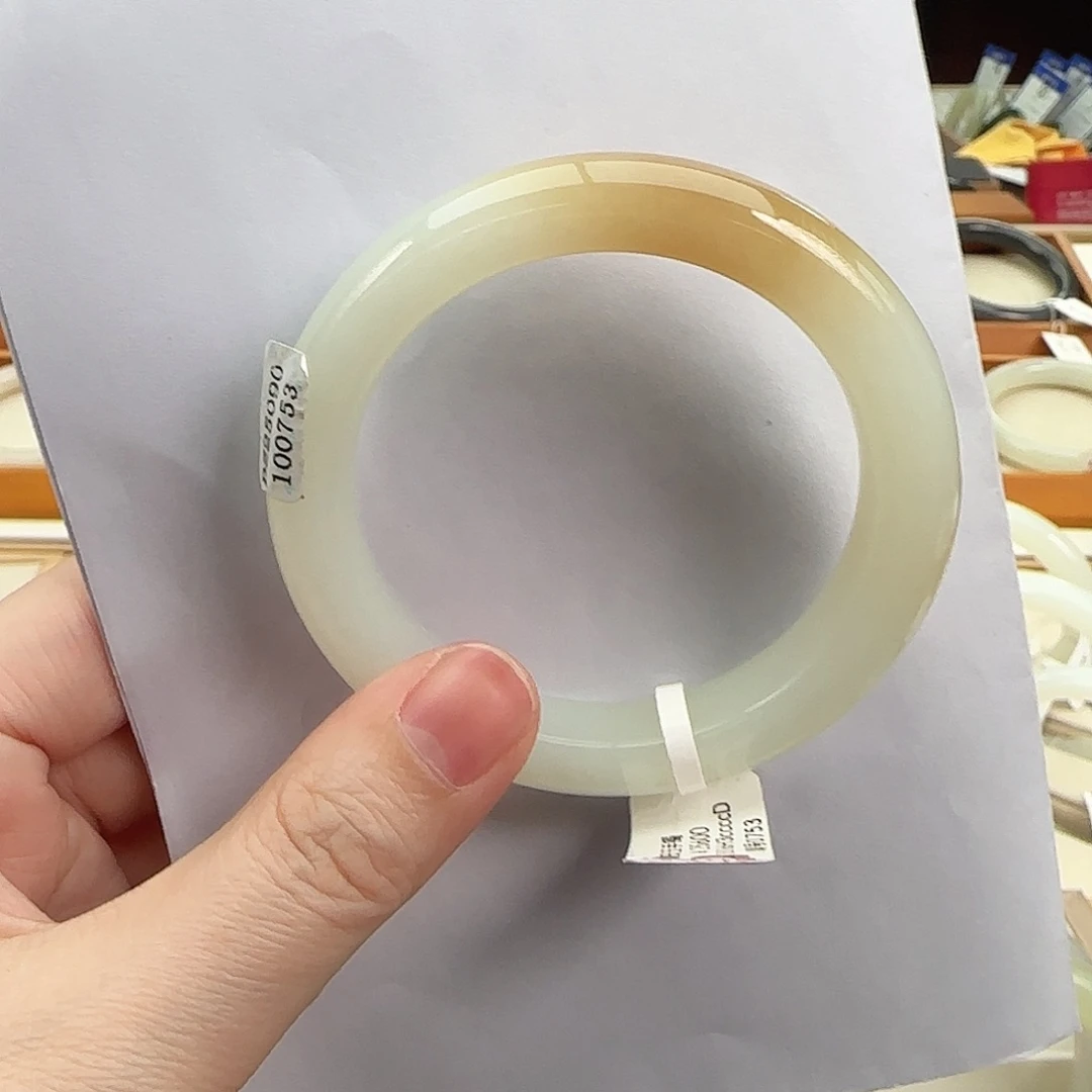 和田玉未镶嵌手镯53捡漏一口糖