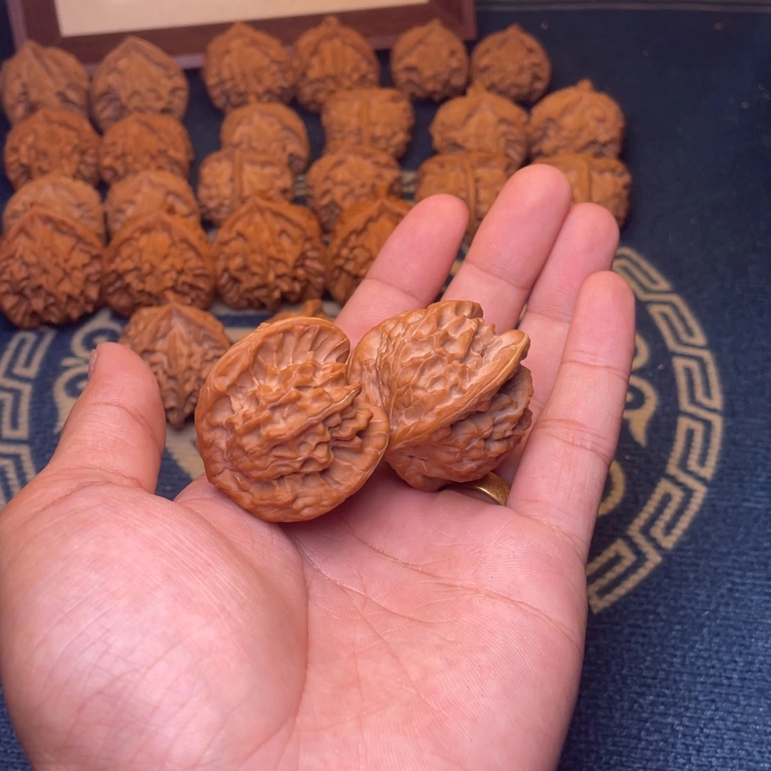 留***华把件文玩核桃盘山41
