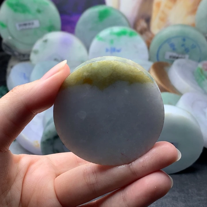 定制翡翠未镶嵌手镯定制翡翠未镶嵌边角料