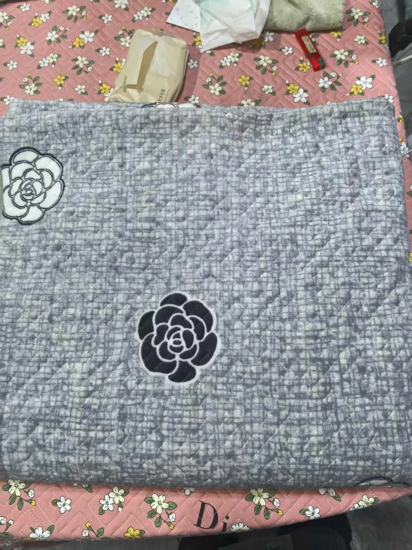 【玫瑰花】绗缝牛奶绒床盖 约2*2.3冬季夹棉三层床单炕铺盖