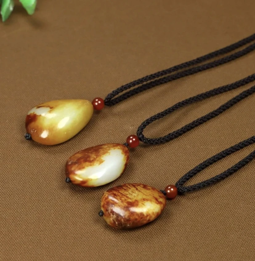 和田玉吊坠挂件带绳子 男女均可佩戴 拍一发一