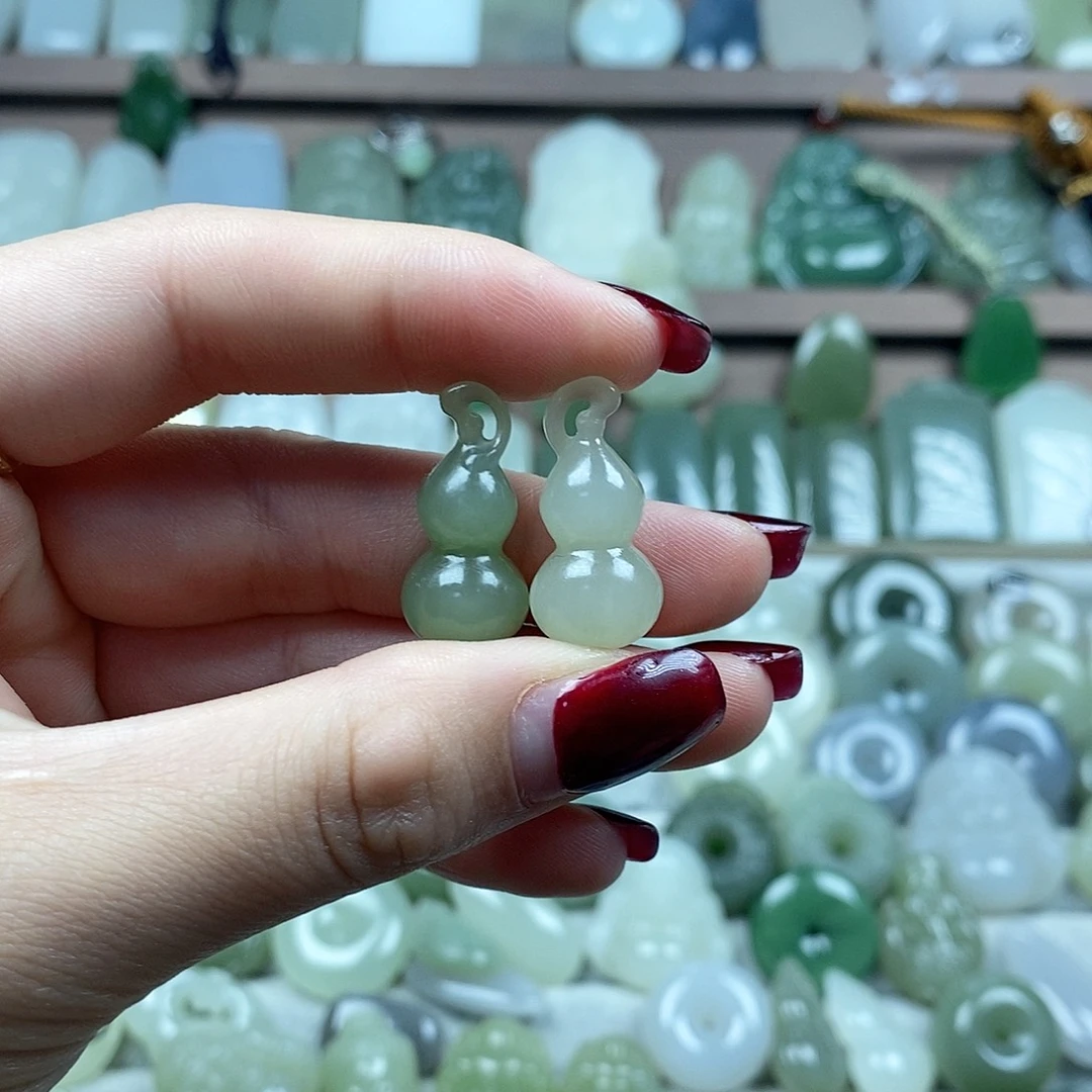 和田玉未镶嵌颈饰葫芦