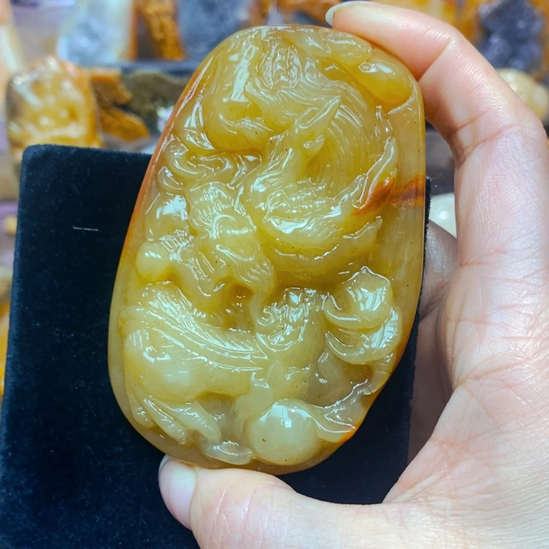 未镶嵌石英质玉（黄龙玉）颈饰