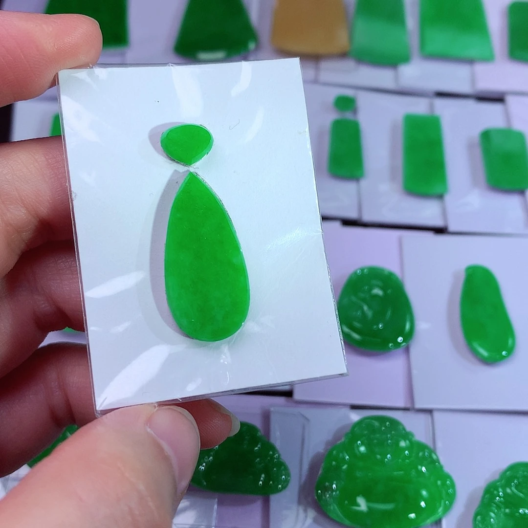 吊坠(赠链)未镶嵌翡翠天然翡翠