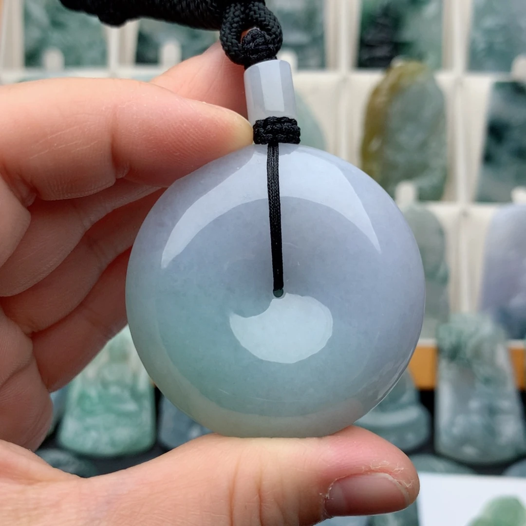 翡翠颈饰未镶嵌大扣子