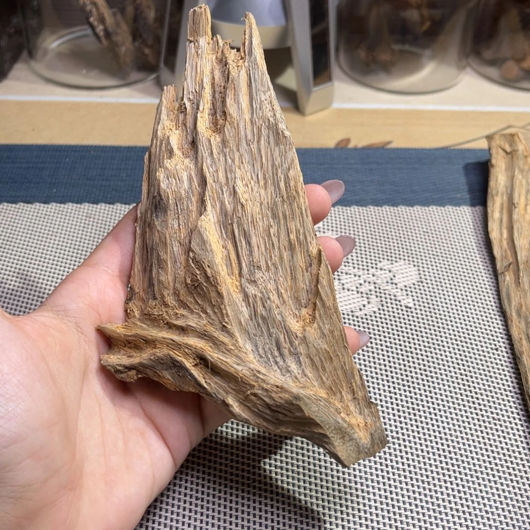 沉香广西熟结根部绿油老料18克新粉福利