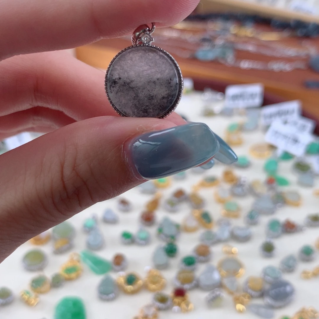 翡翠银S925镶嵌颈饰乌鸡圆牌吊坠