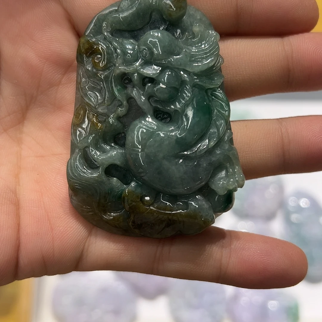 颈饰未镶嵌翡翠挂件