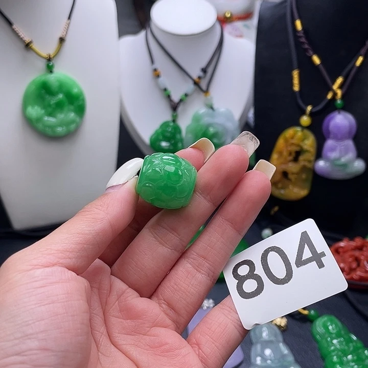 翡翠未镶嵌吊坠(赠链)
