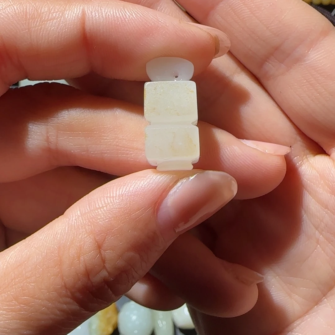 和田玉颈饰未镶嵌习****G