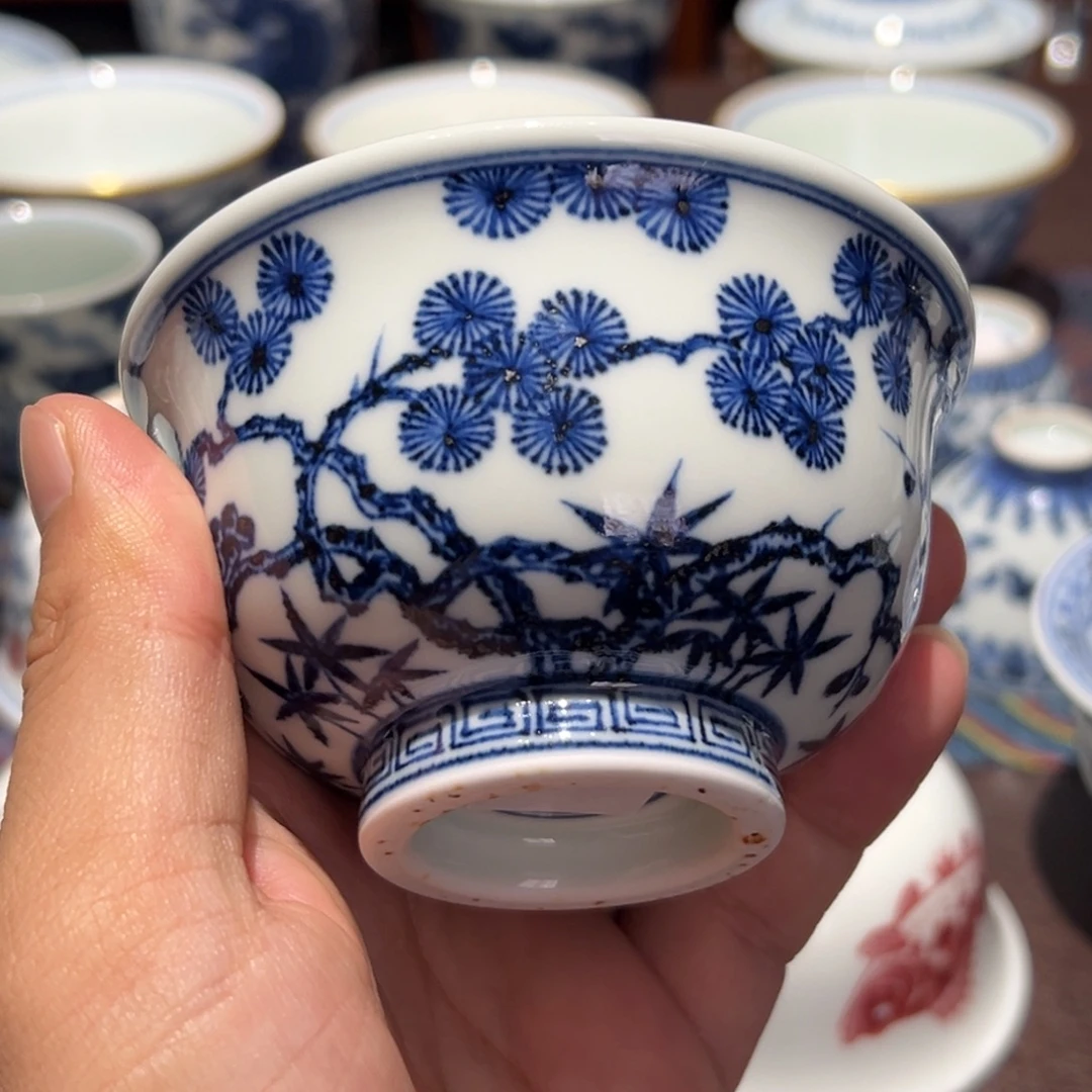 精品青花松竹梅压手杯口径约9.4厘米
