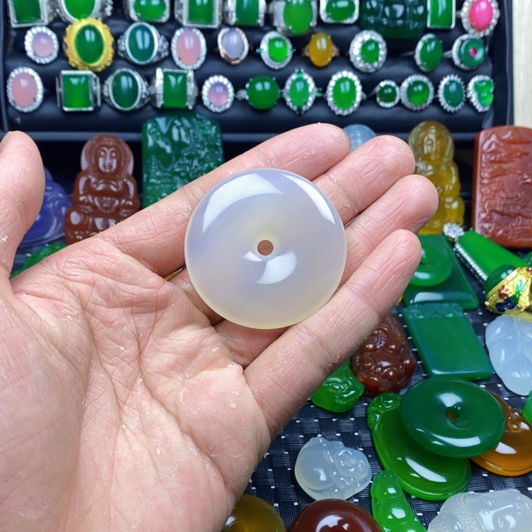 桂***仔玛瑙/玉髓颈饰未镶嵌