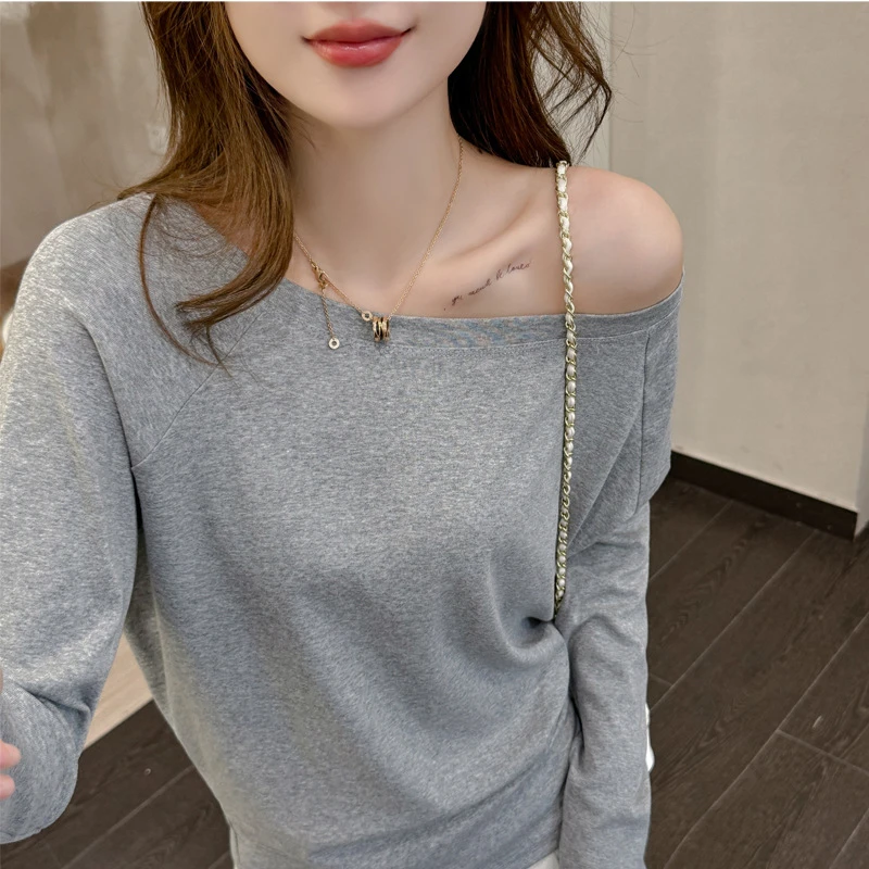 COXCZ斜肩上衣女长袖宽松显瘦慵懒风高级感气质修身两穿露肩T恤