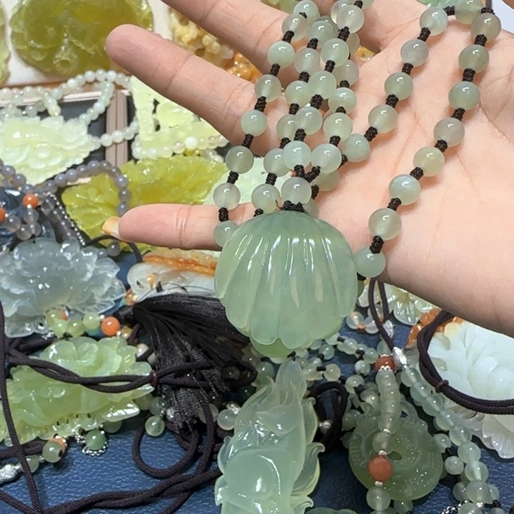 未镶嵌蛇纹石玉吊坠