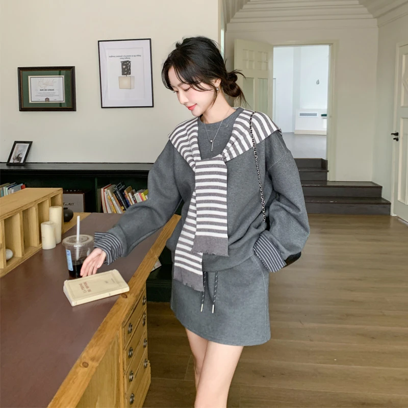 条纹披肩卫衣短裙套装女2025春秋新款小众松弛感韩系慵懒风三件套