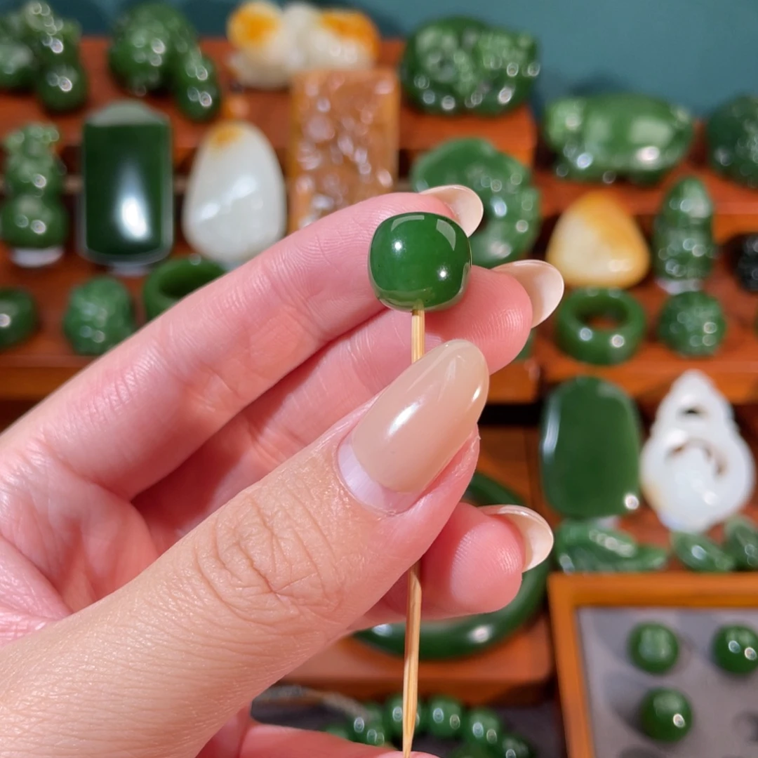 轮***眶和田玉未镶嵌颈饰