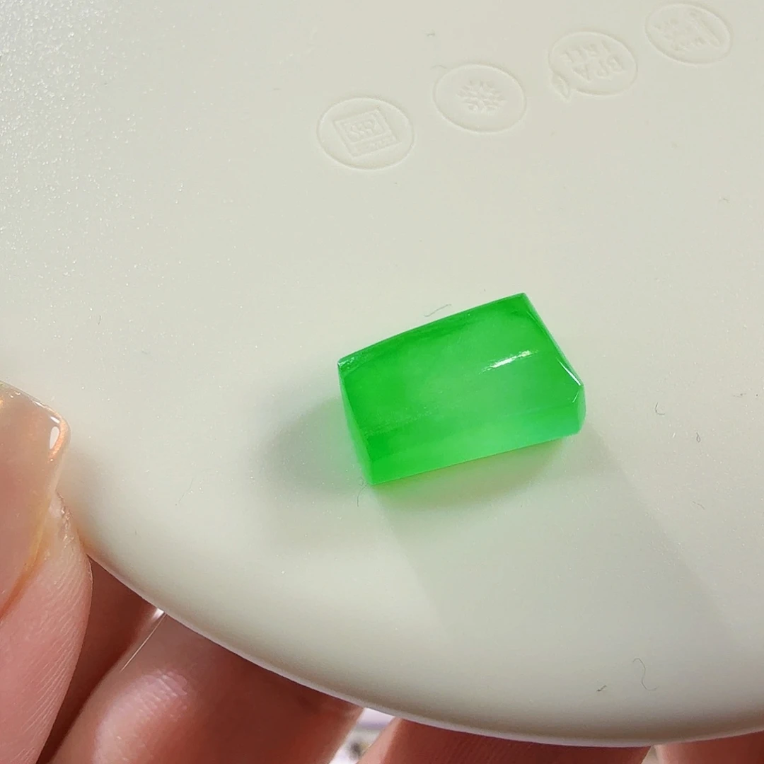 翡翠未镶嵌颈饰裸石