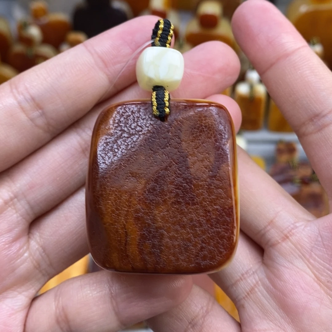 蜜蜡未镶嵌珠宝奇石