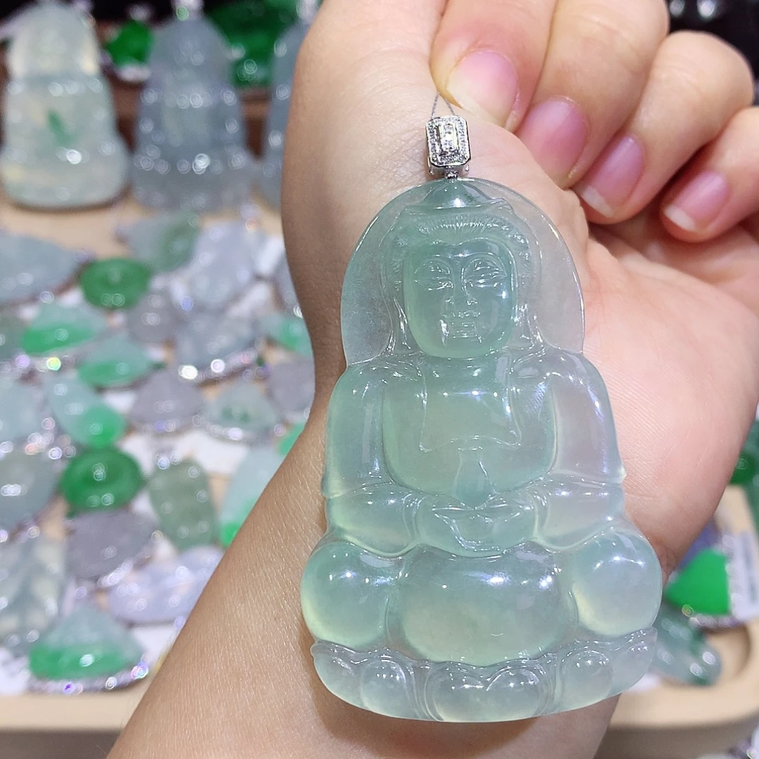 翡翠18K金镶嵌颈饰观音