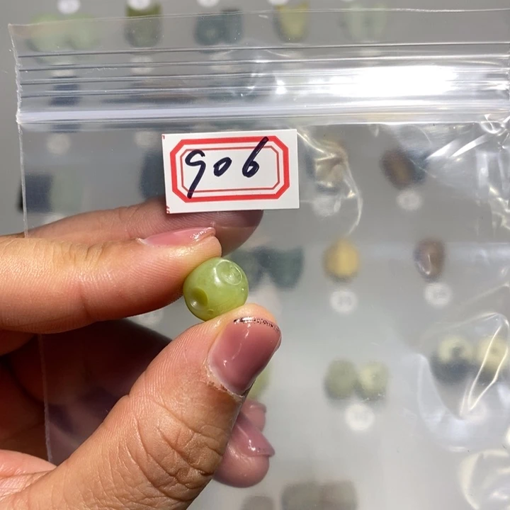 蛇纹石玉颈饰未镶嵌虚**白