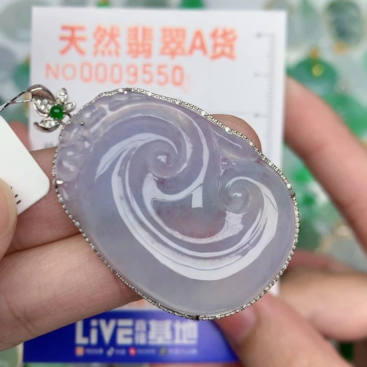 颈饰18K金镶嵌翡翠如意