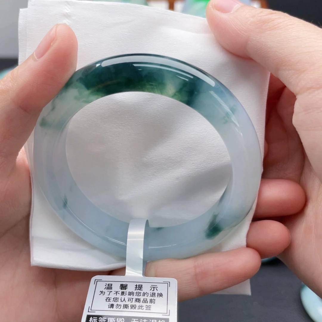 翡翠手镯未镶嵌53牛奶底飘花