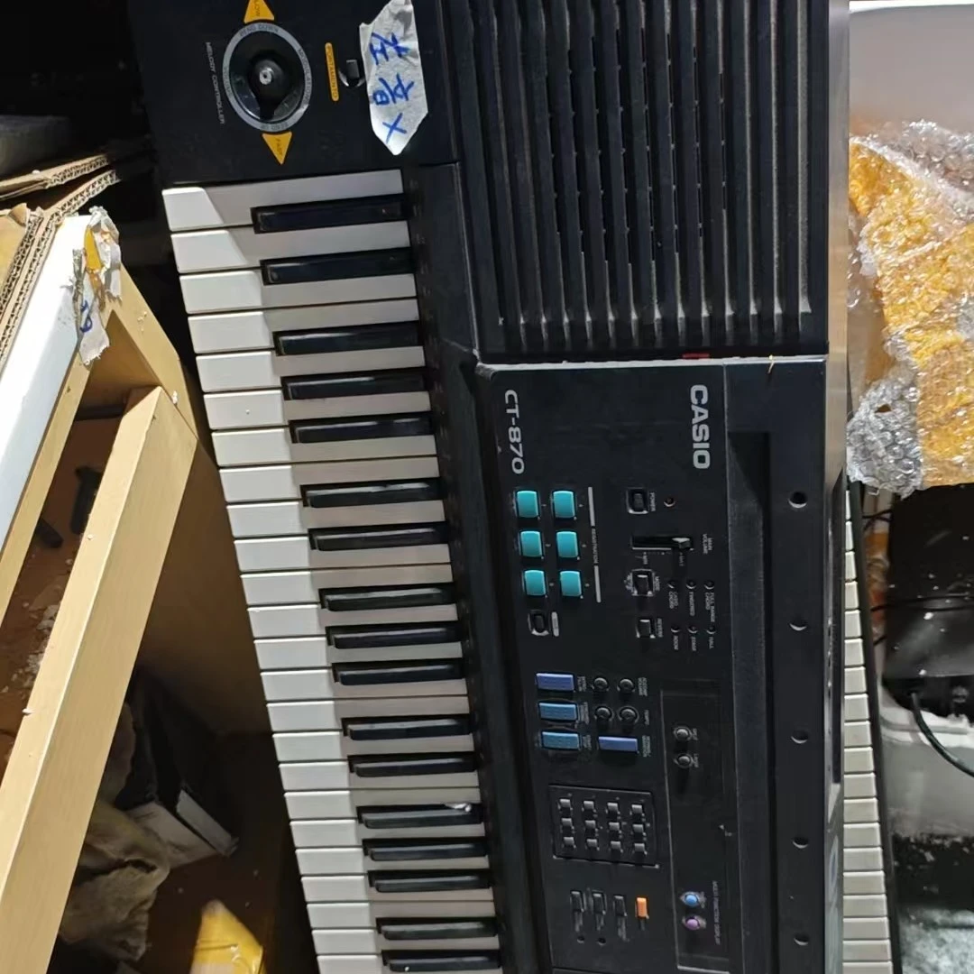 8新  电子琴有一只喇叭不响，运费到付