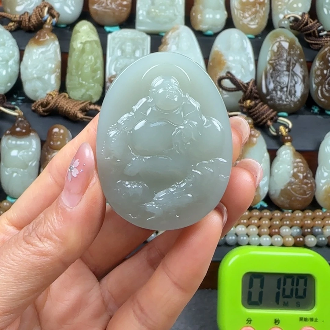 莹***姐和田玉未镶嵌挂件