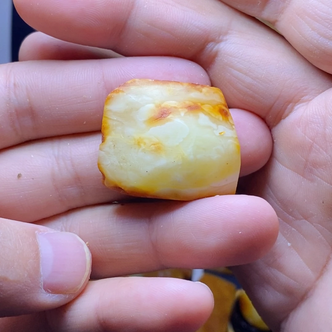 琥珀裸石未镶嵌是**呀蜜蜡原石