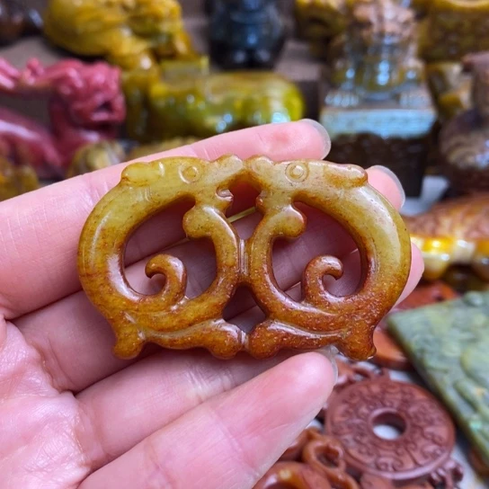 华***蛇纹石玉未镶嵌颈饰