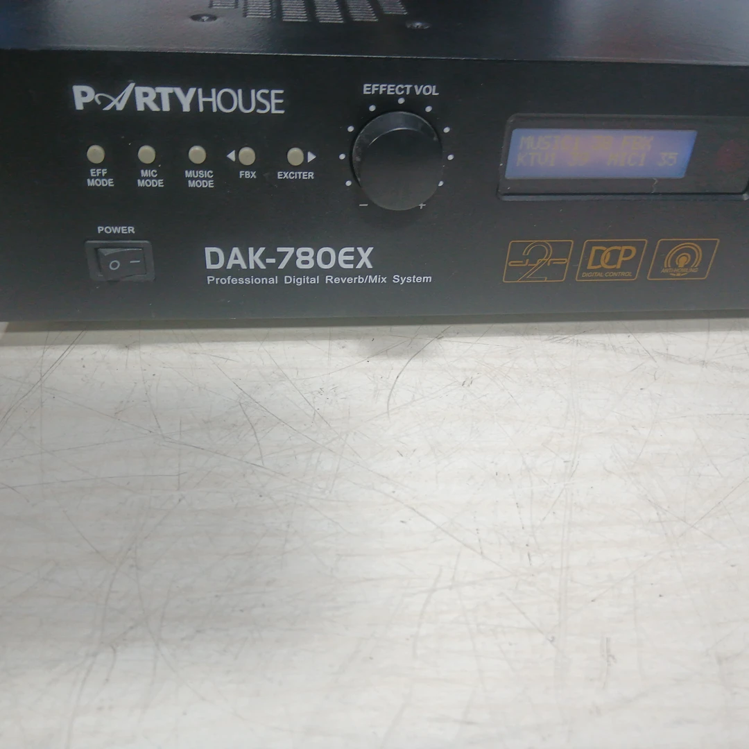 不包邮，效果器一条，屏幕有点老化，其他正常，不支持无理由