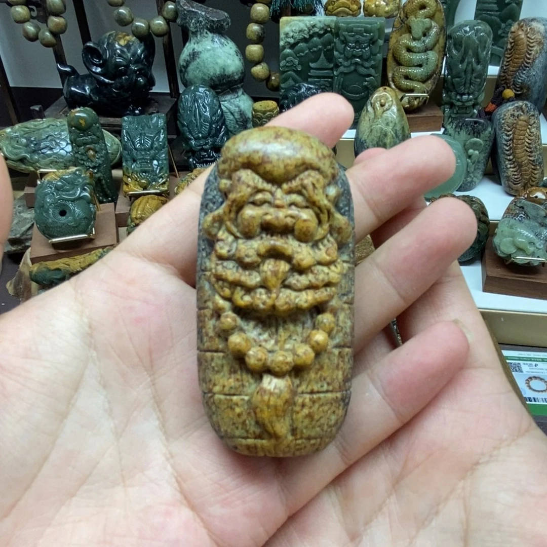 未镶嵌岫岩河磨玉（透闪石质玉）把件
