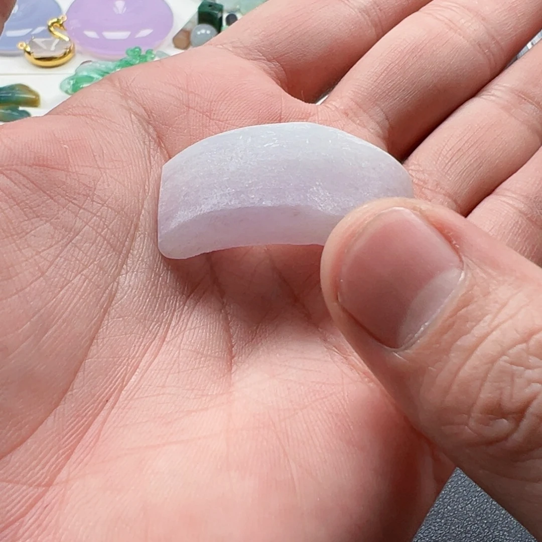 翡翠未镶嵌颈饰材料