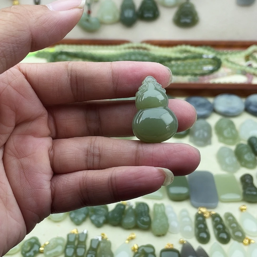 和田玉未镶嵌吊坠(不含链)