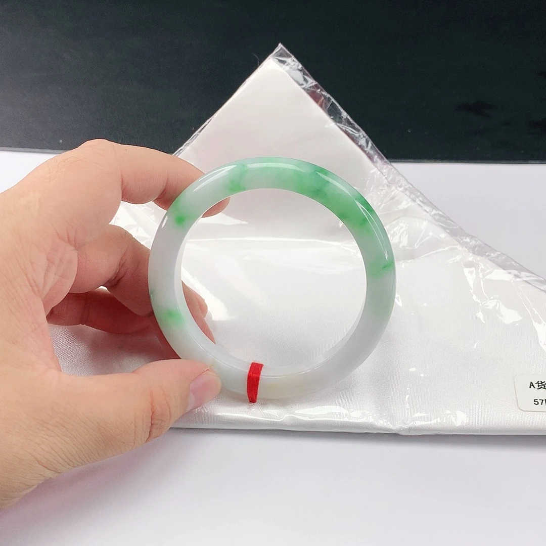 翡翠手镯未镶嵌翡翠055