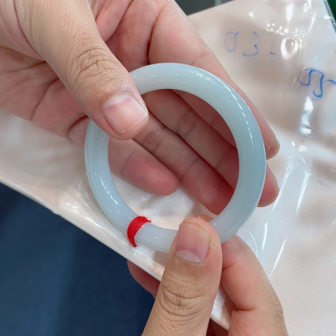 未镶嵌手镯翡翠手镯