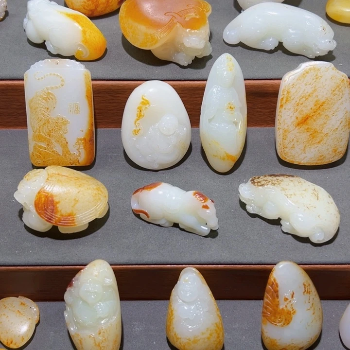 颈饰未镶嵌和田玉（糖玉）