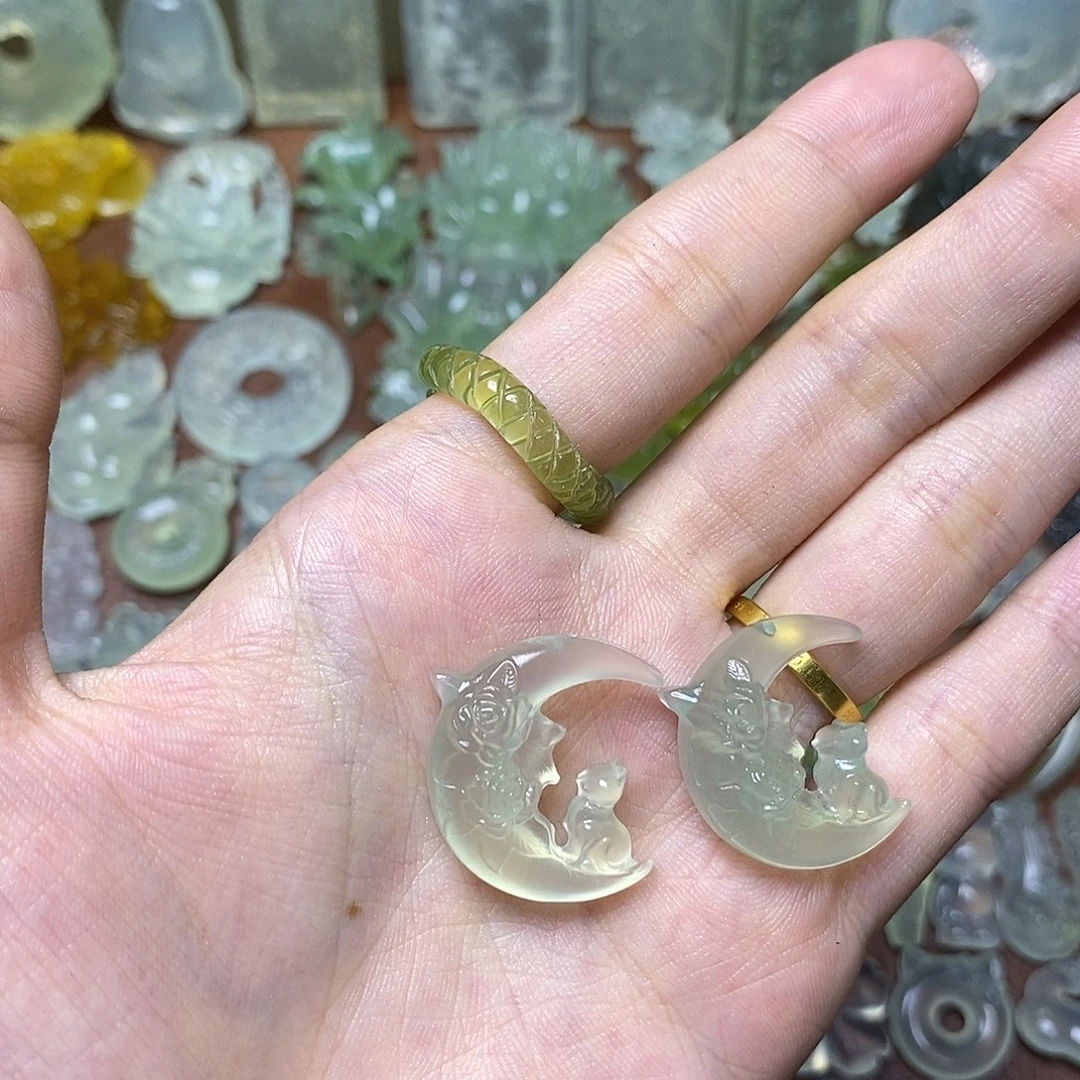 蛇纹石玉未镶嵌颈饰