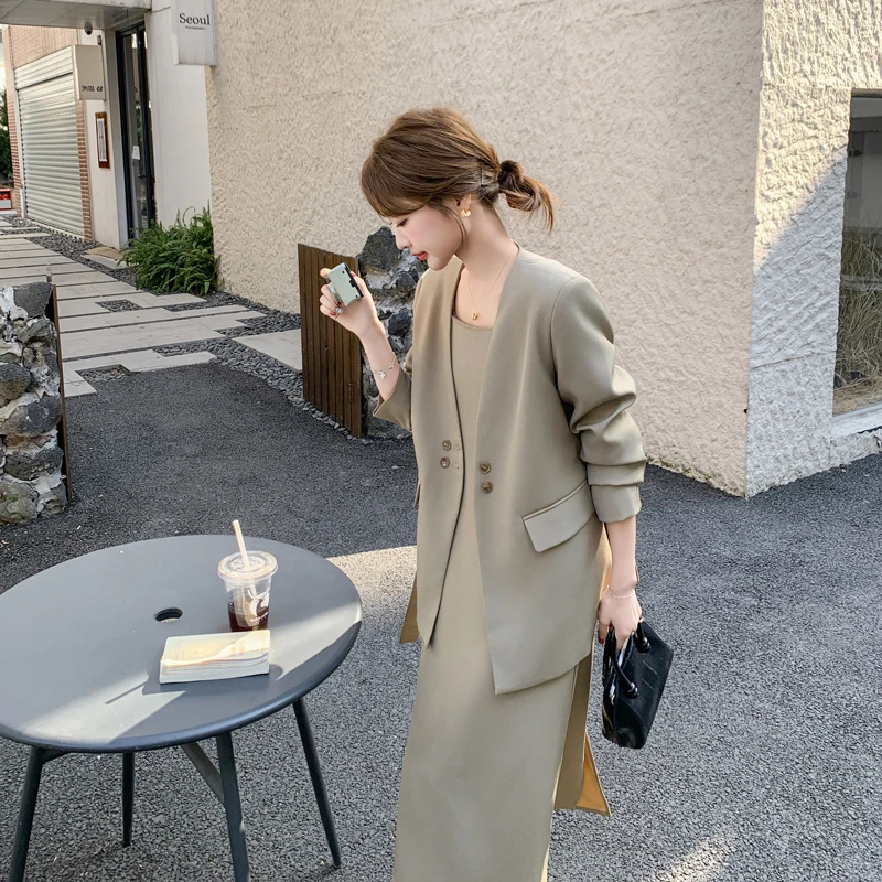 卡其色西装套装女2025春秋新款高级感气质休闲小众吊带连衣裙