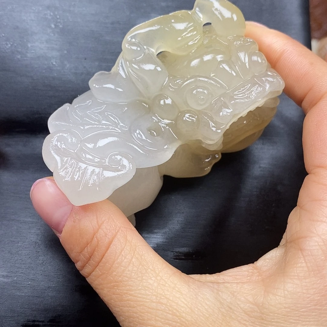 石英质玉（黄龙玉）颈饰未镶嵌