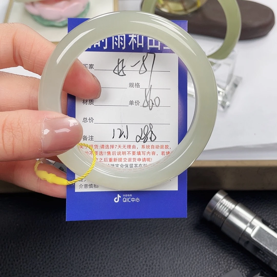 和田玉未镶嵌手镯